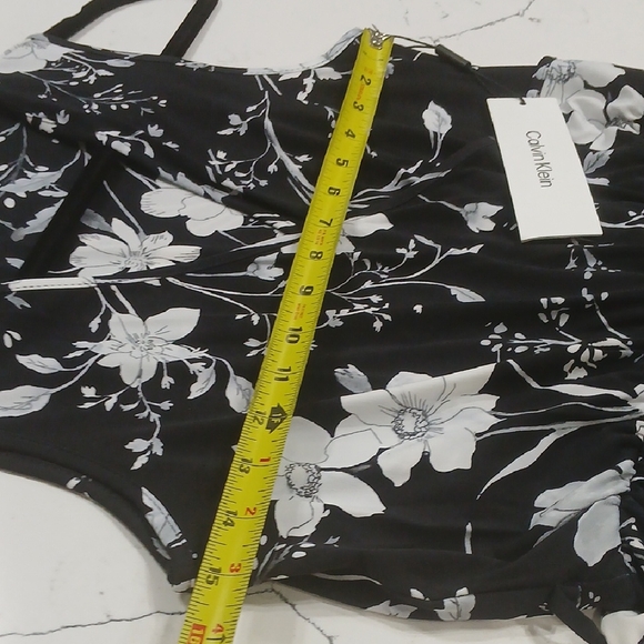 Calvin Klein Black and White Floral Croped Jumpsuit with VNeck Sz 2 New With Tag - Picture 5 of 11
